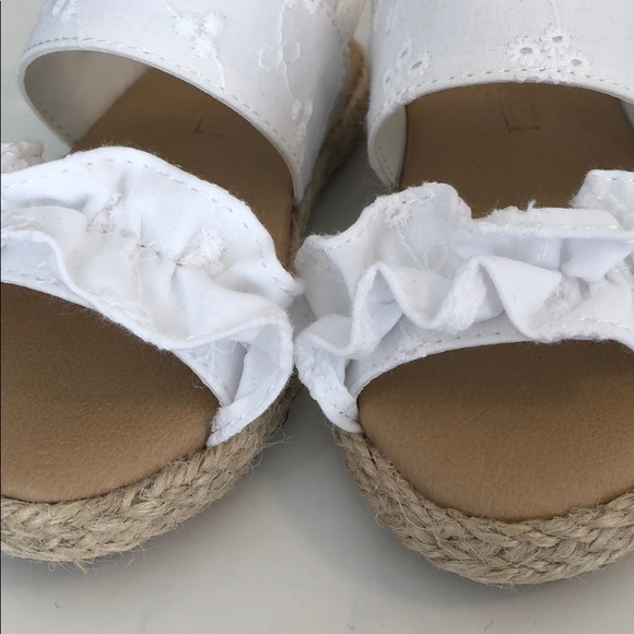 NWOT OshKosh white ruffle Eyelet summer Sandals - Picture 8 of 8